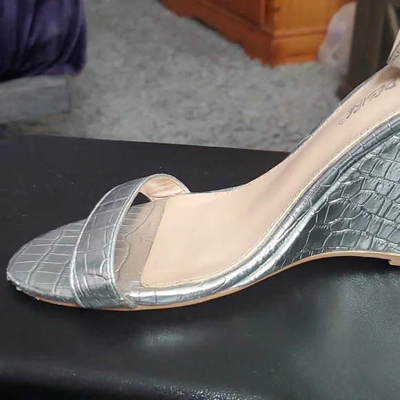 Wedged Sandals - Picture 6 of 8